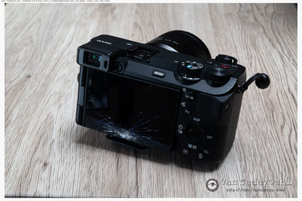 液晶が割れた！