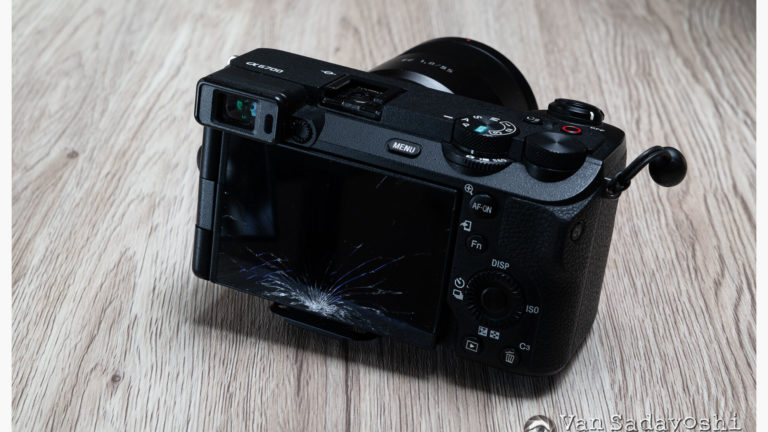 液晶が割れた！